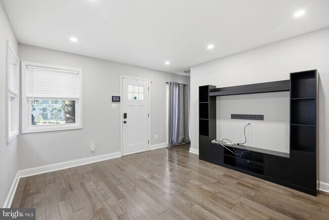 Foto del edificio - 422 Burbank St SE