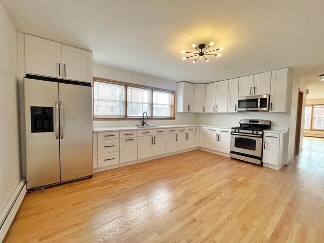 Building Photo - 1624 W 37th Pl