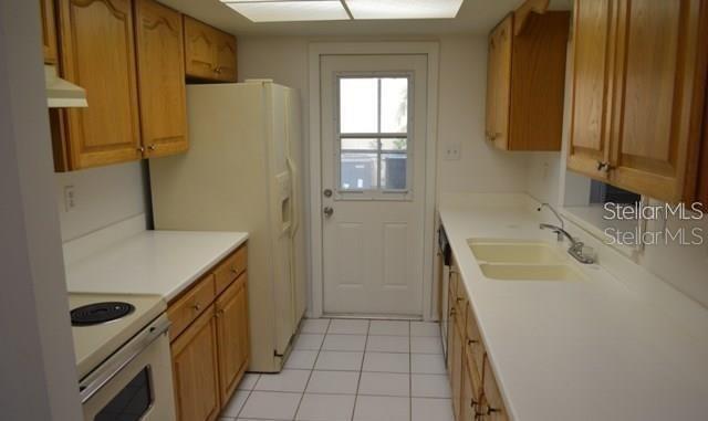 Building Photo - 8250 Lombra Ave