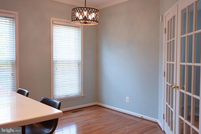 Building Photo - 4605 Lambert Pl