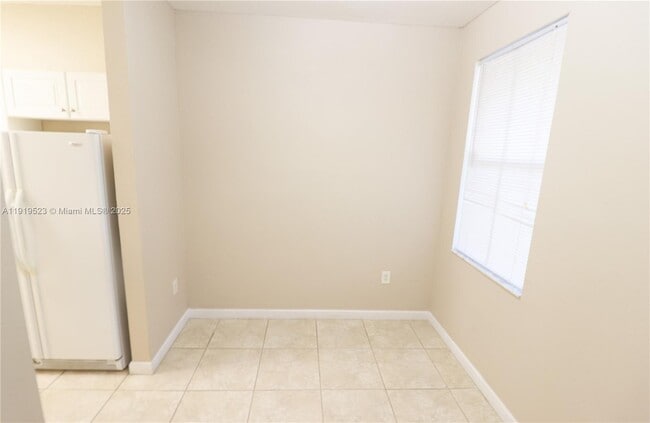 Building Photo - 230 SE 29th Ave