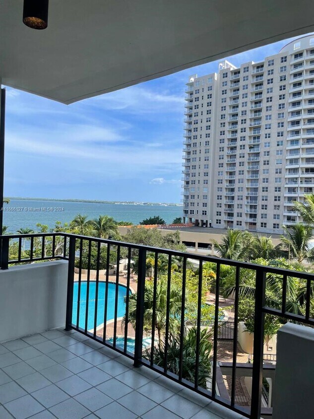 Primary Photo - 520 Brickell Key Dr