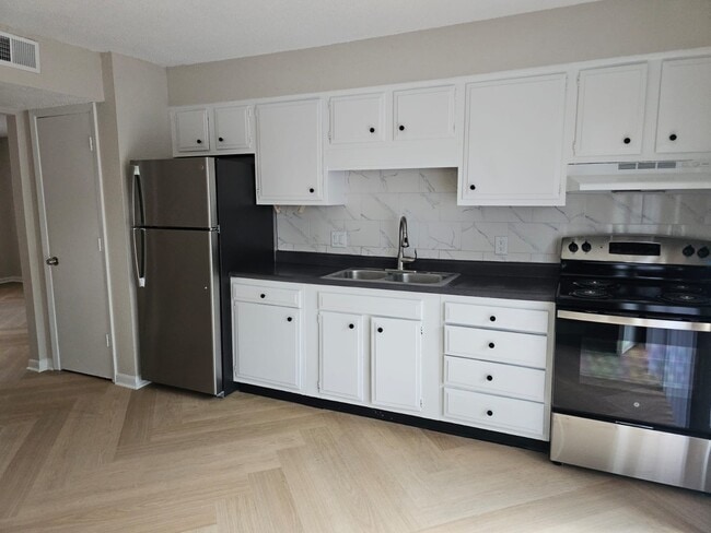 Building Photo - Gaslite Apartments