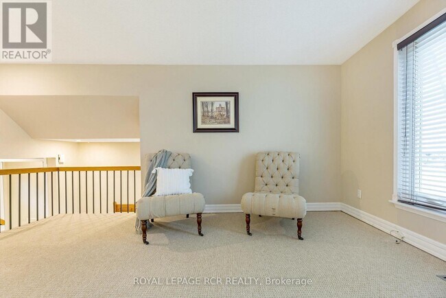 Building Photo - 37 Grassmere Crescent