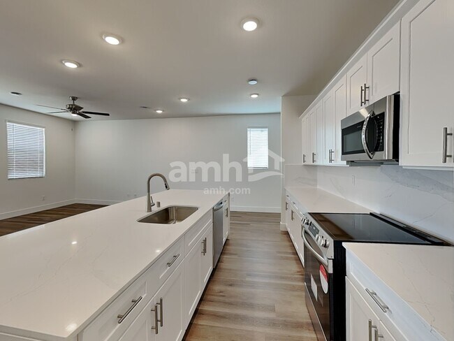 Building Photo - 11116 Magallanes Street
