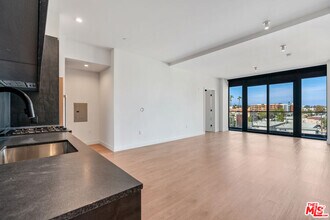Building Photo - 10700 Tabor St