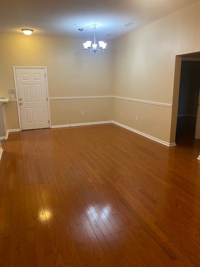 Entrance/Dining Room - 6111 Maggies Cir
