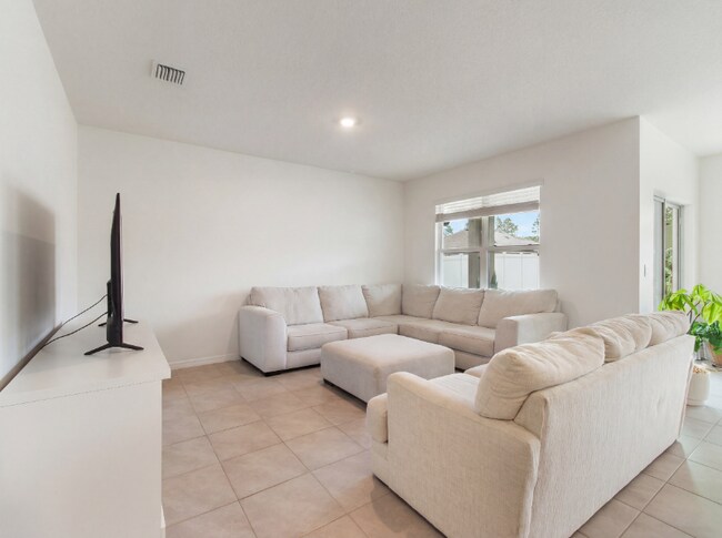 Building Photo - 49 Hickory Course Ln