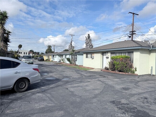 Foto del edificio - 24638 Eshelman Ave