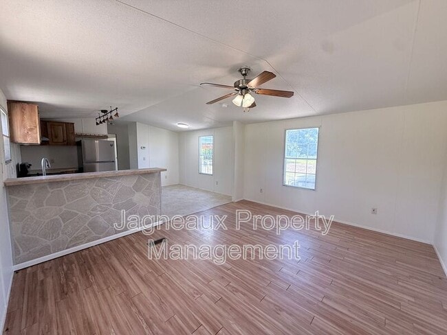 Building Photo - 840 Sim Portie Rd
