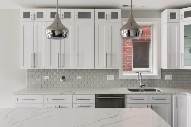 Building Photo - 2450 N Clybourn Ave