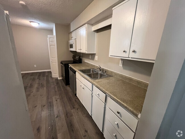 Building Photo - Room in Townhome on Terrace Trail