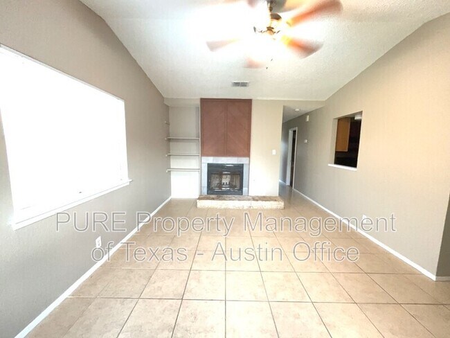 Foto del edificio - 803 Country Aire Dr