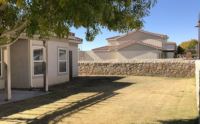 Foto del edificio - Fort Bliss Family Homes