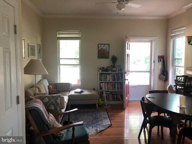 Foto del edificio - 128-130 Spruce Cir