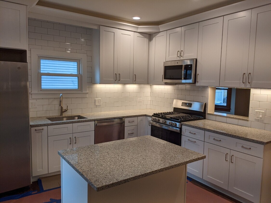 Foto principal - 1025 Sherman Ave