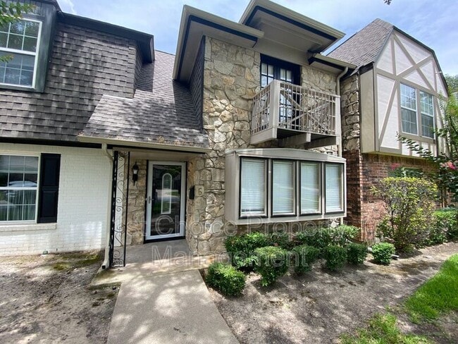 Building Photo - 6 1 Main Pl