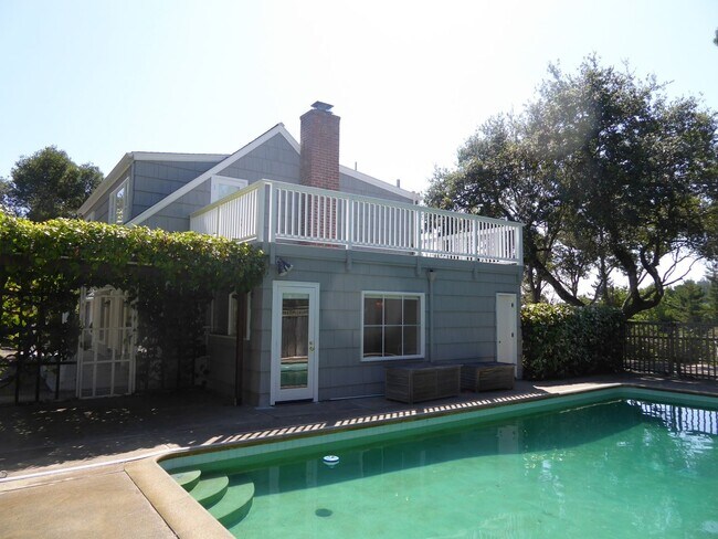 Building Photo - SPACIOUS AND SECLUDED THREE BED / TWO BATH...