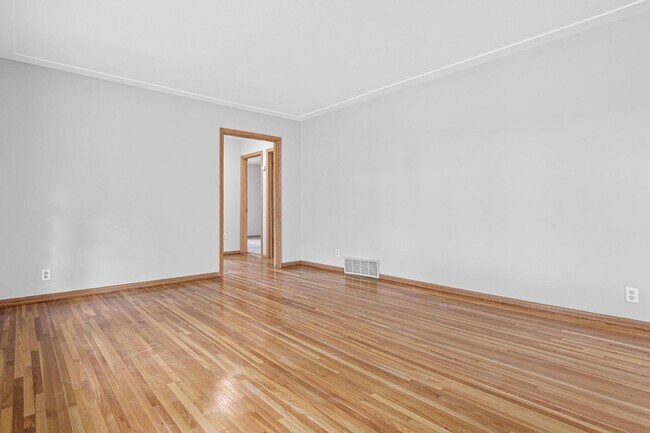 Foto del edificio - 3639 Benjamin St NE