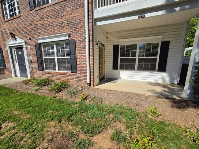 Building Photo - 21231 Hickory St