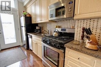 Building Photo - 371 Woodbine Ave