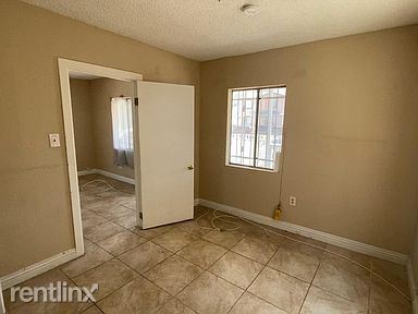 Foto del edificio - 2 br, 1 bath House - 715 E 87th Pl