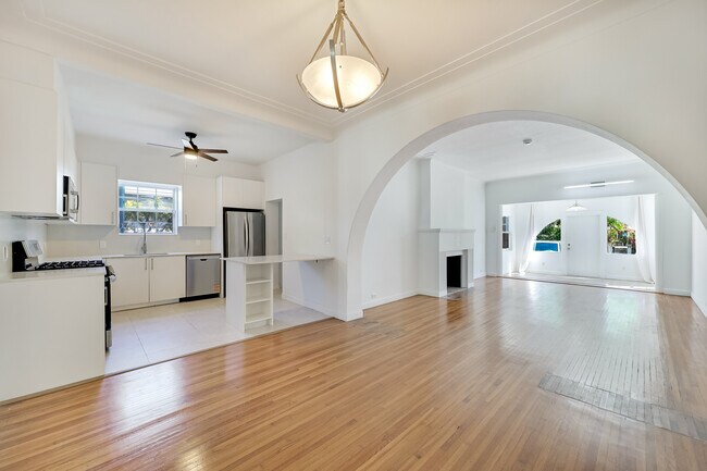 Foto del edificio - 9056 Emerson Ave