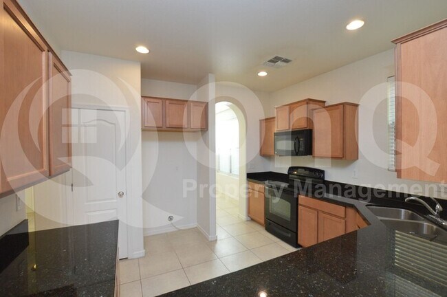Building Photo - 883 S Almira Ave