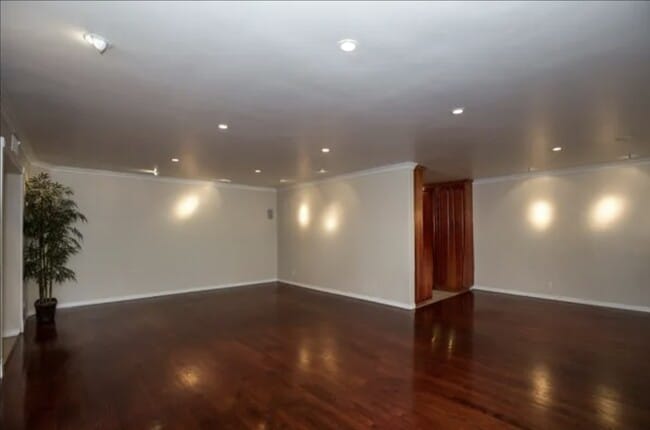 Building Photo - 11970 Montana Ave