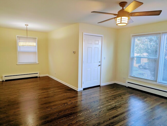 Foto del edificio - 6949 W Diversey Ave