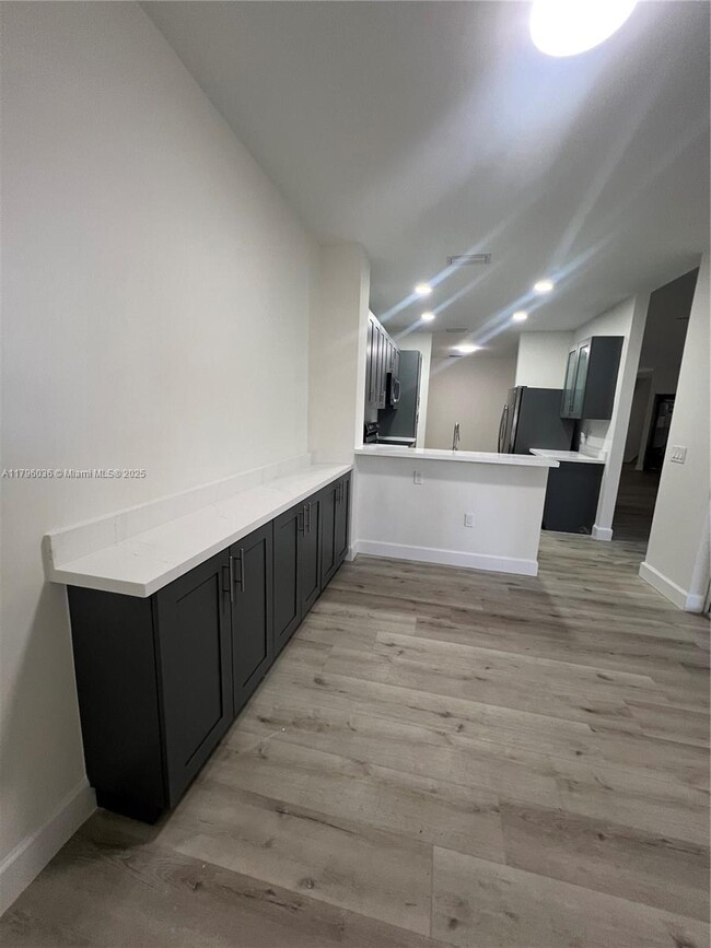Foto del edificio - 16364 Malibu Dr