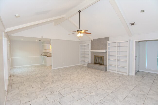 Building Photo - 116 White Cedar St