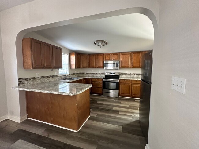 Building Photo - Welcome to this stunning 4-bedroom, 2-bath...