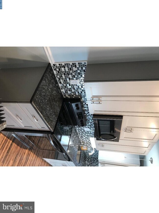 Foto del edificio - 2722 E Clearfield St