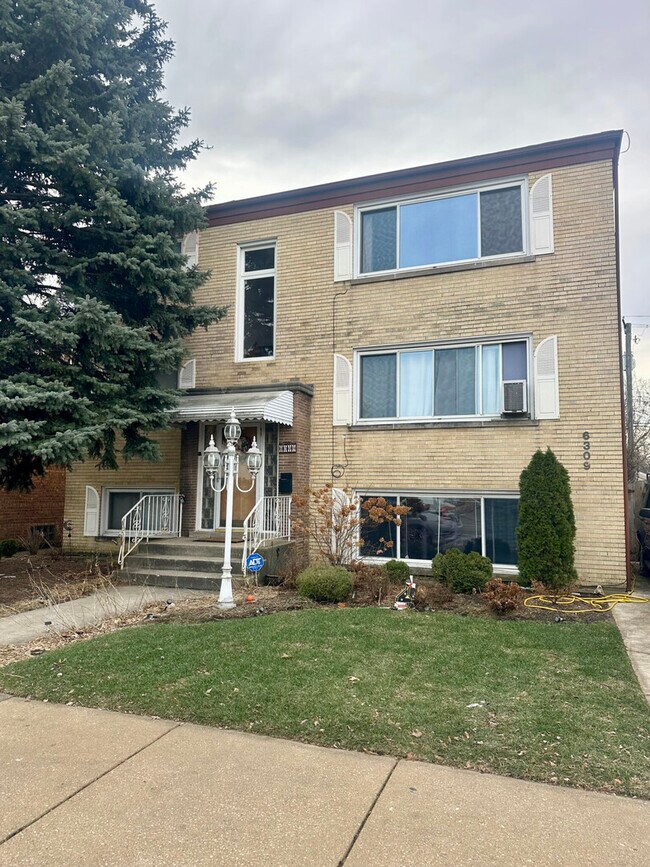 Building Photo - 6309 W Touhy Ave