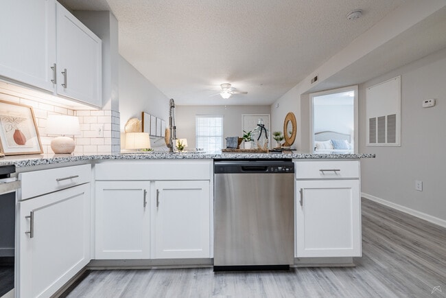 Building Photo - Hawk Ridge Apartments