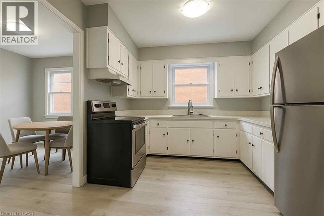 Building Photo - 336 Queenston Rd