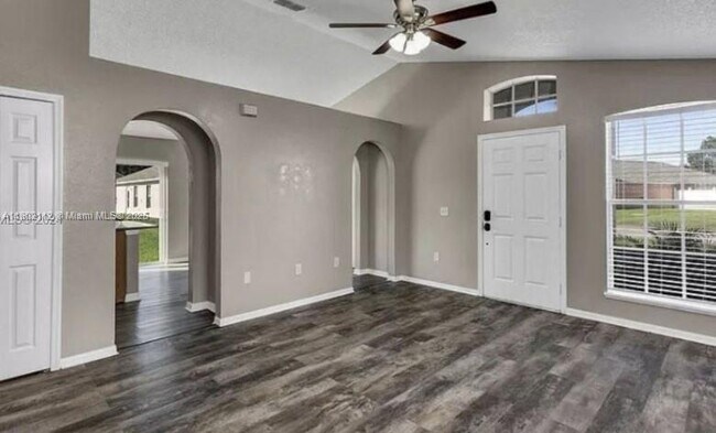 Building Photo - 2210 Whispering Trails Dr