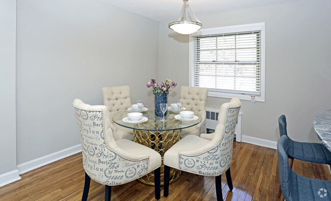 Dining Area - Hutton Lafayette at West Orange