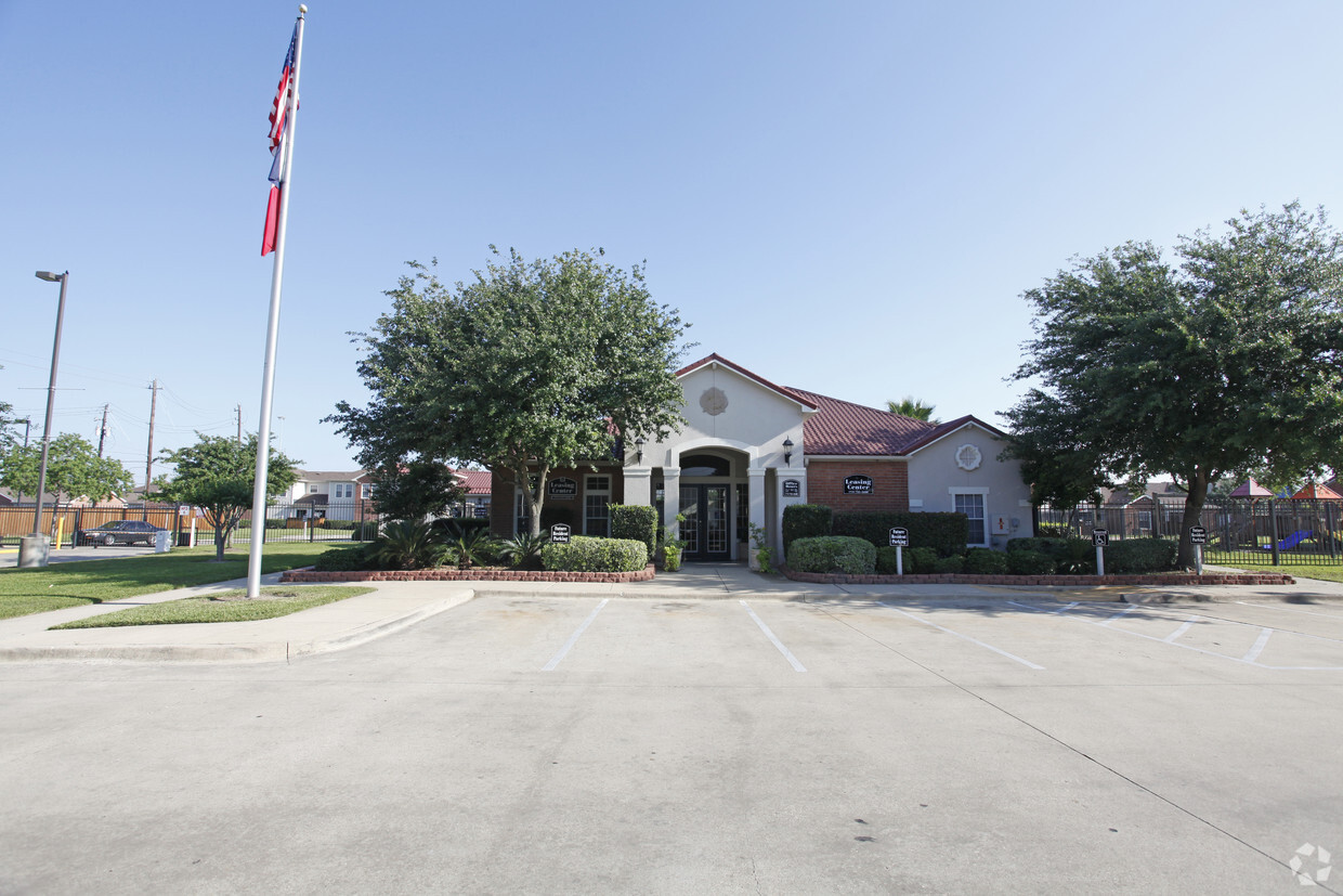 Primary Photo - Reed Parque Townhomes