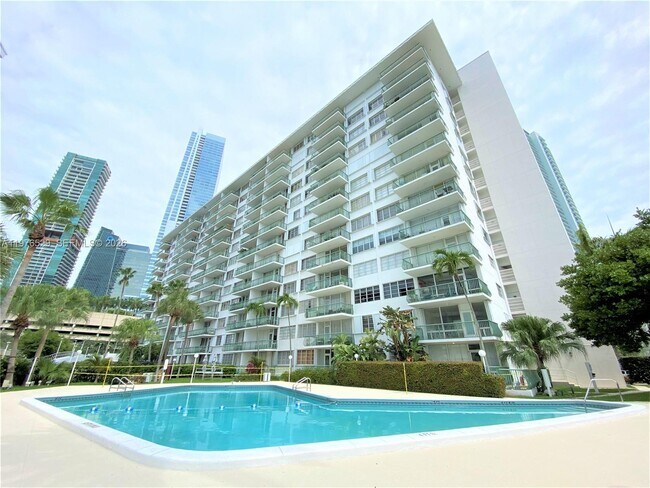 Foto del edificio - 1408 Brickell Bay Dr