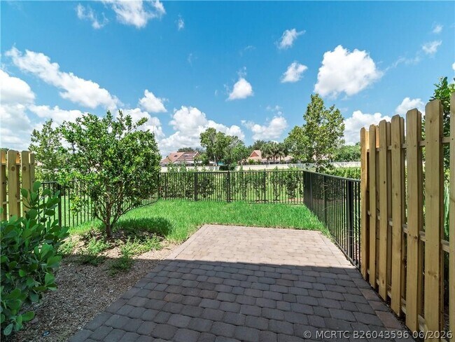 Foto del edificio - 13056 Anthorne Ln
