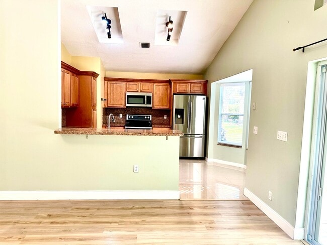 Building Photo - 420 Trotters Ln