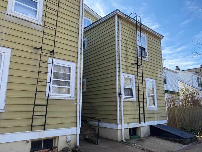 Back of The House - 235 Montgomery St