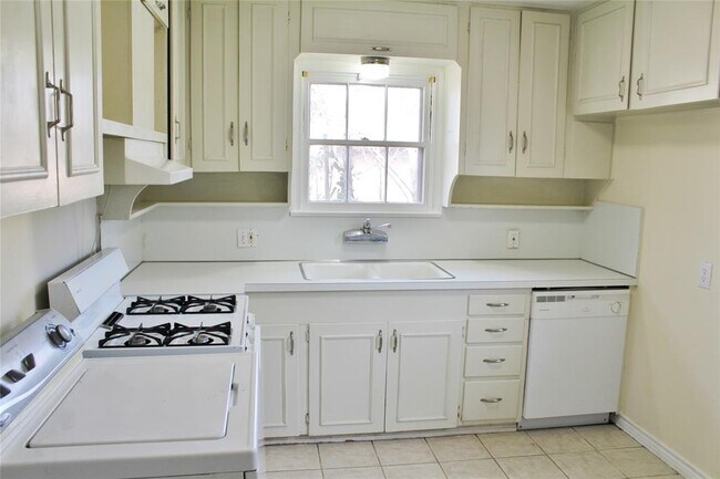 Foto del edificio - 1653 Mariposa Dr