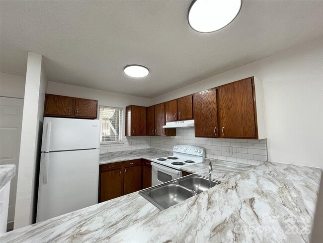 Building Photo - 1675 Eagles Pl