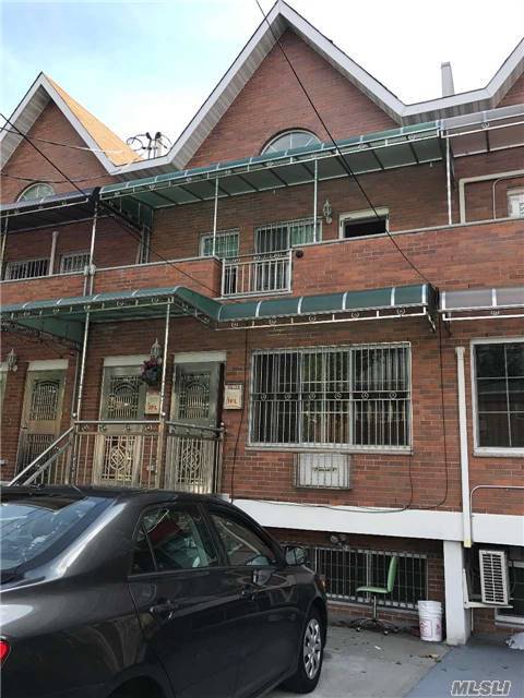 Foto del edificio - 58-19-58183 183rd St