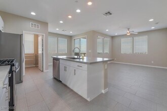 Building Photo - 11236 Rainbow Peak Ave