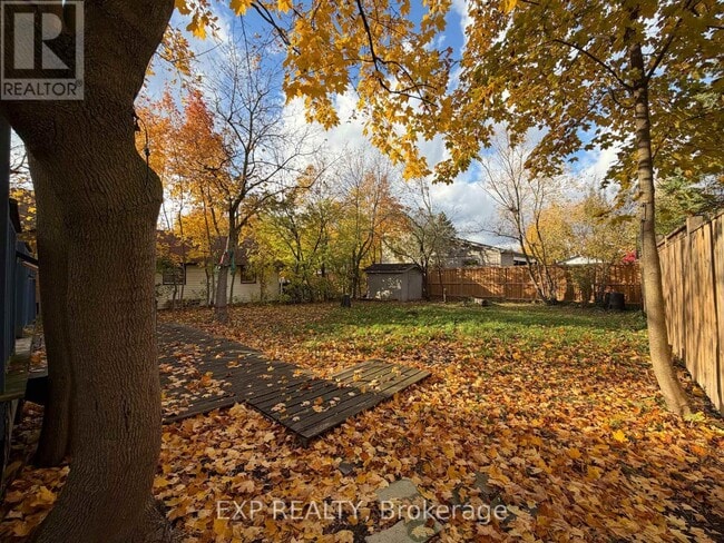 Photo du bâtiment - 642 Base Line Rd E