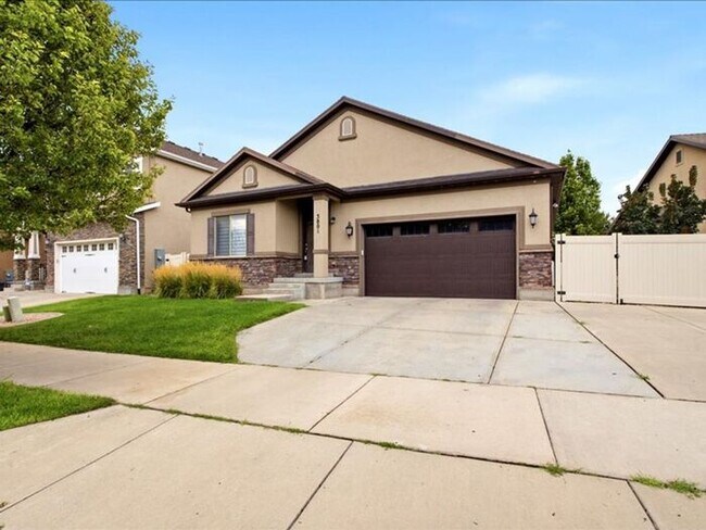 Building Photo - S Jordan-Beautiful 5 bed 3 bath family home